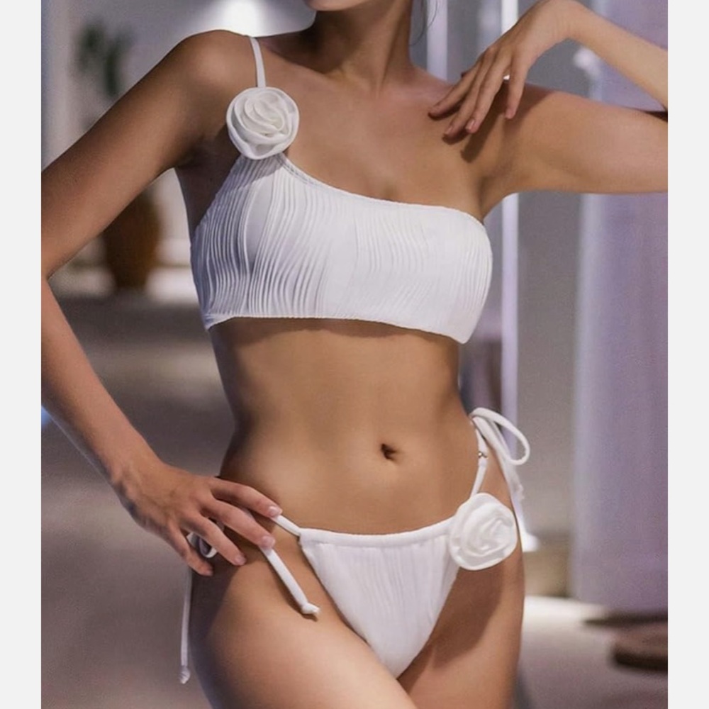 NWT No Label Size M White One Shoulder Tie Bikini Set